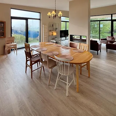 5 Bedroom Lovely In Holiday home *